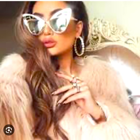 Handbags - I’m live today @3:30 est tray is open